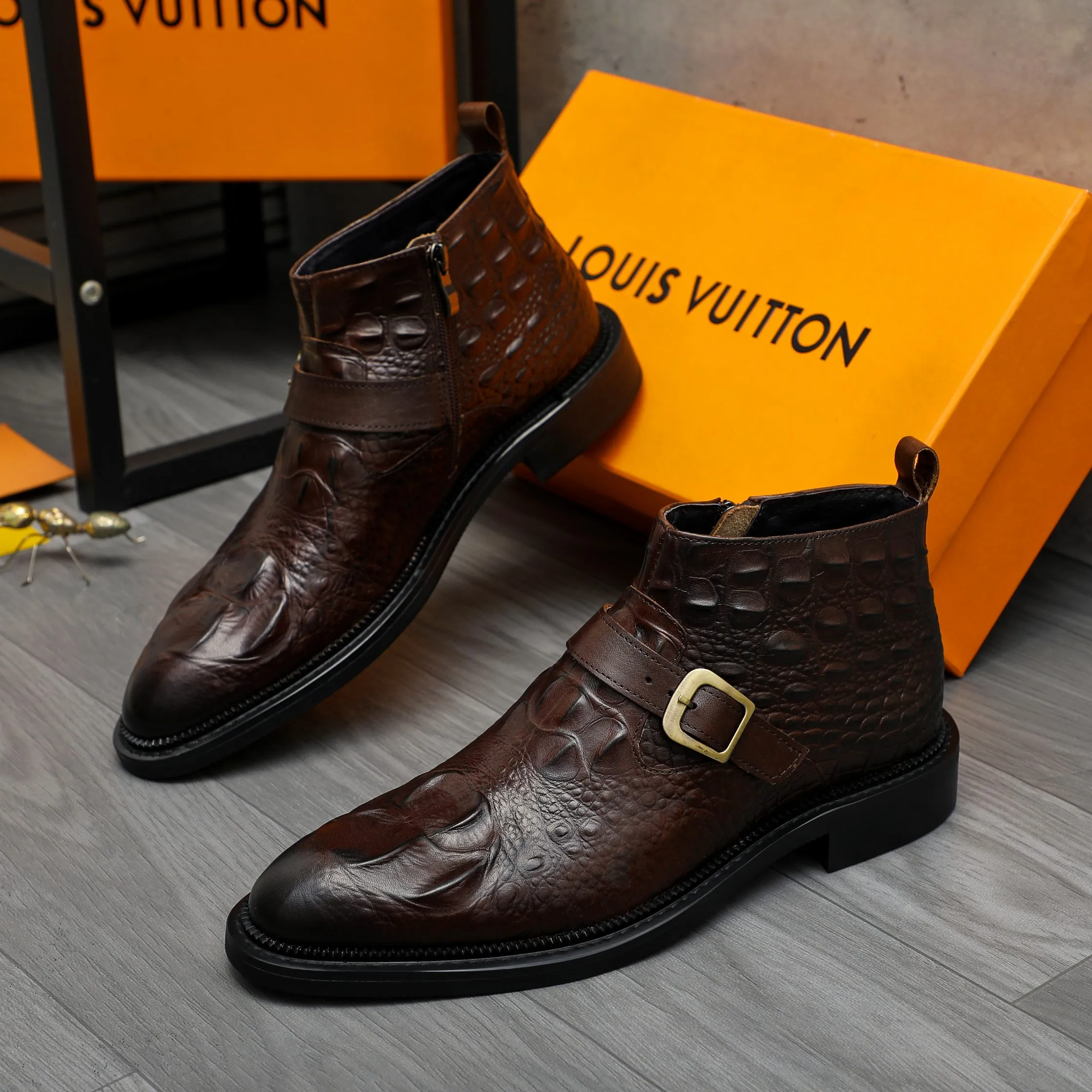 Men's shoes 💰p620 Product trademark: LV "Louis Vuitton" high-top business leather shoes Regular size: 37-46 (37.46 is custom-made and non-returnable) Product materials: Selected color-brushed crocodile pattern cowhide upper, pigskin lining, rubber outsole